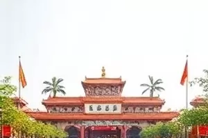 高定样品走秀前四十八小时后台